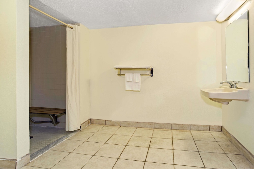 Super 8 By Wyndham Fort Mitchell Cincinnati Area 19/29