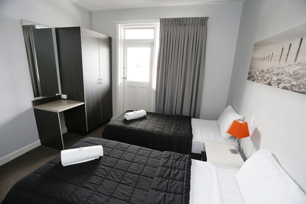 The Lakes Hotel 22/59