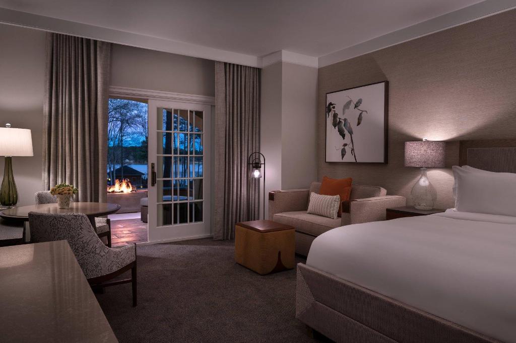 Fireside, Guest Room, King Bed, Lake View, Terrace Level