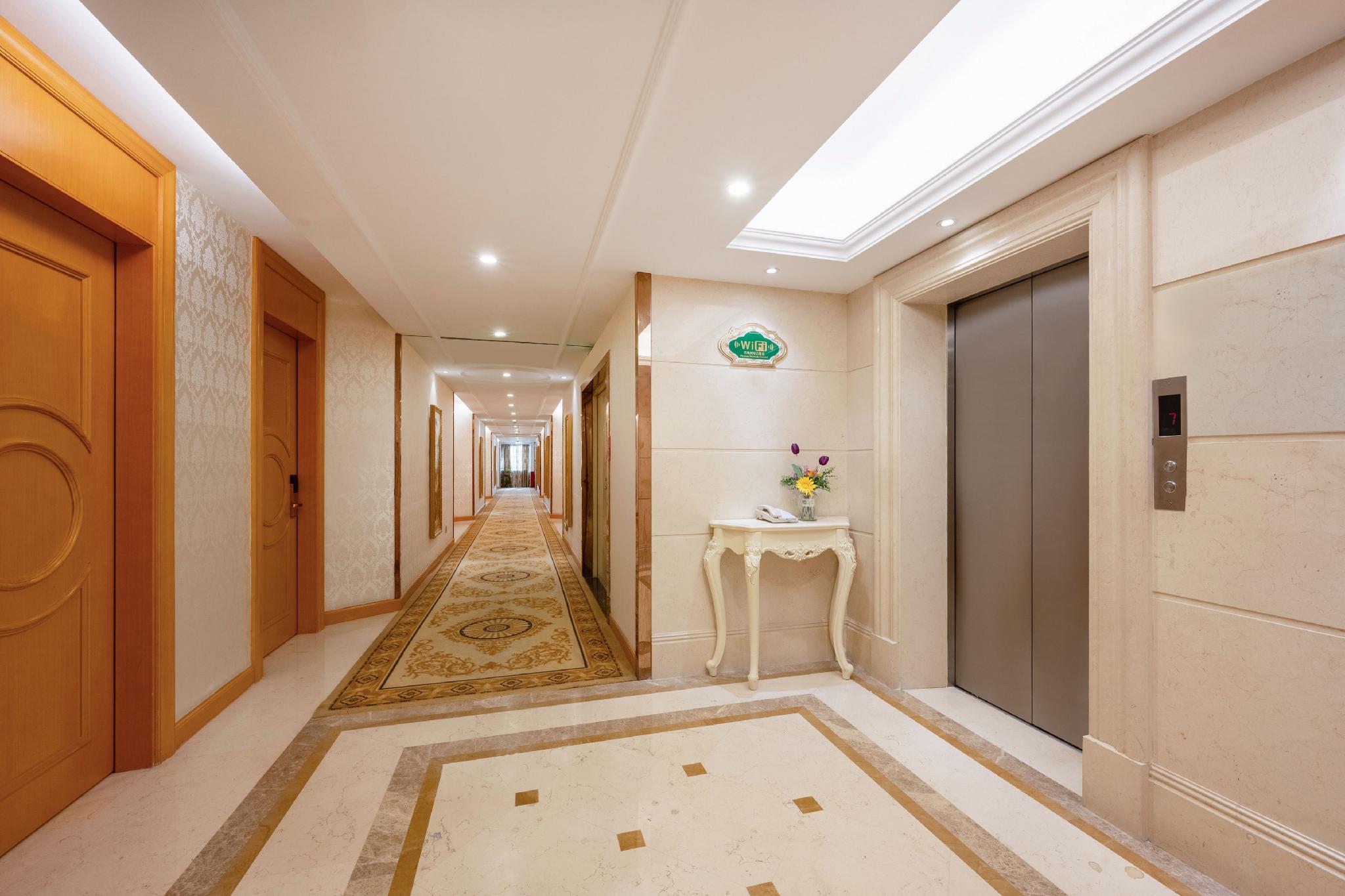 Vienna 3 Best Hotel (Guangzhou Xintang Shacun Metro Station) 15/58