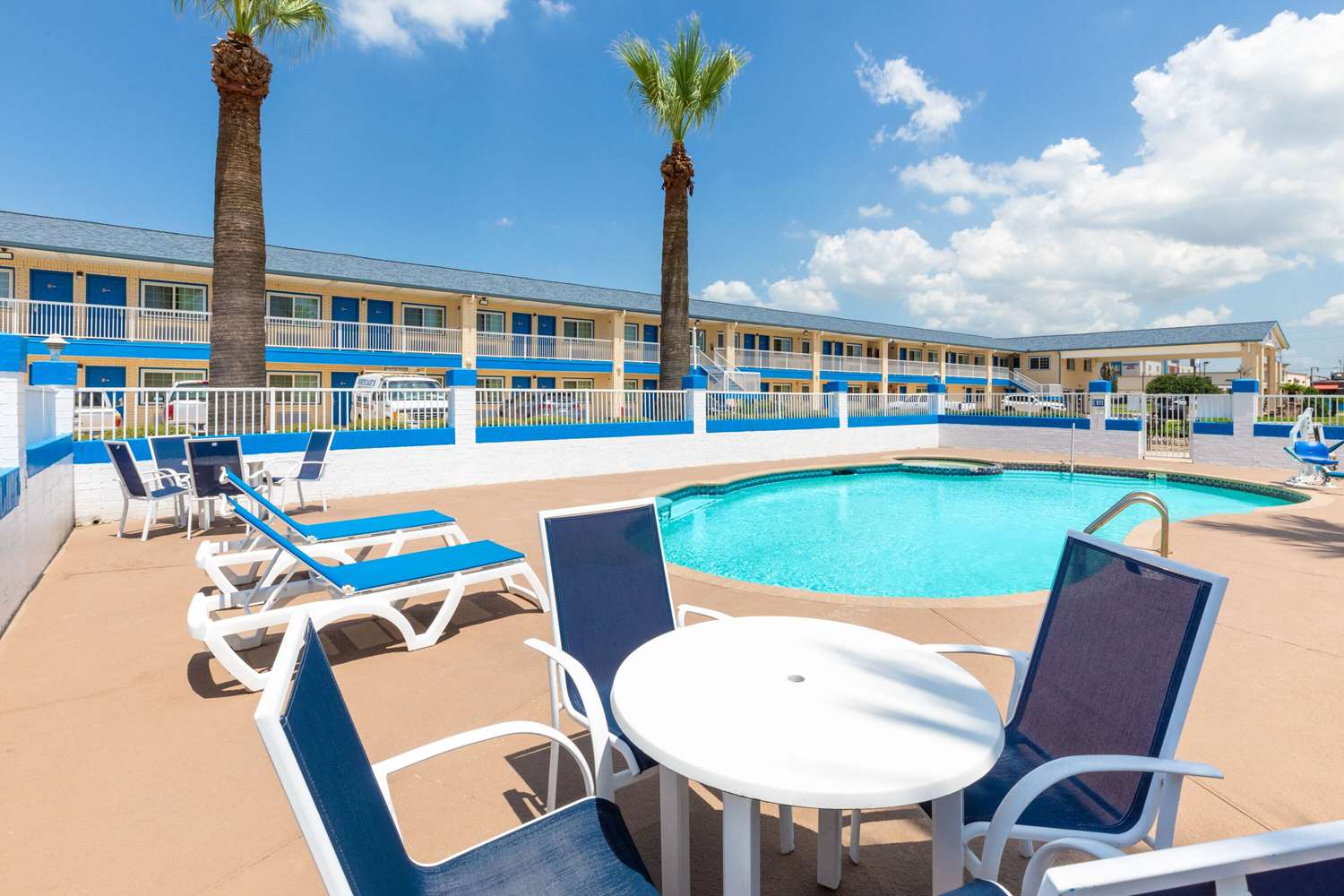 Days Inn by Wyndham Baytown Garth Road I10 East 22/24