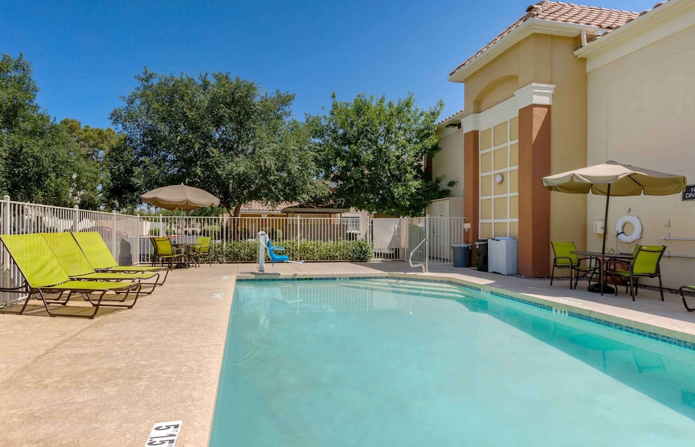 Extended Stay America Suites Phoenix Scottsdale Old Town 27/40