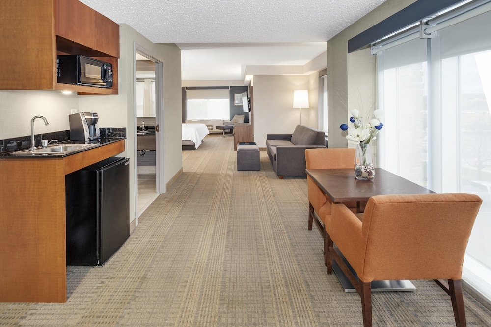 Holiday Inn Expresss And Suites Long Island East End 36/49