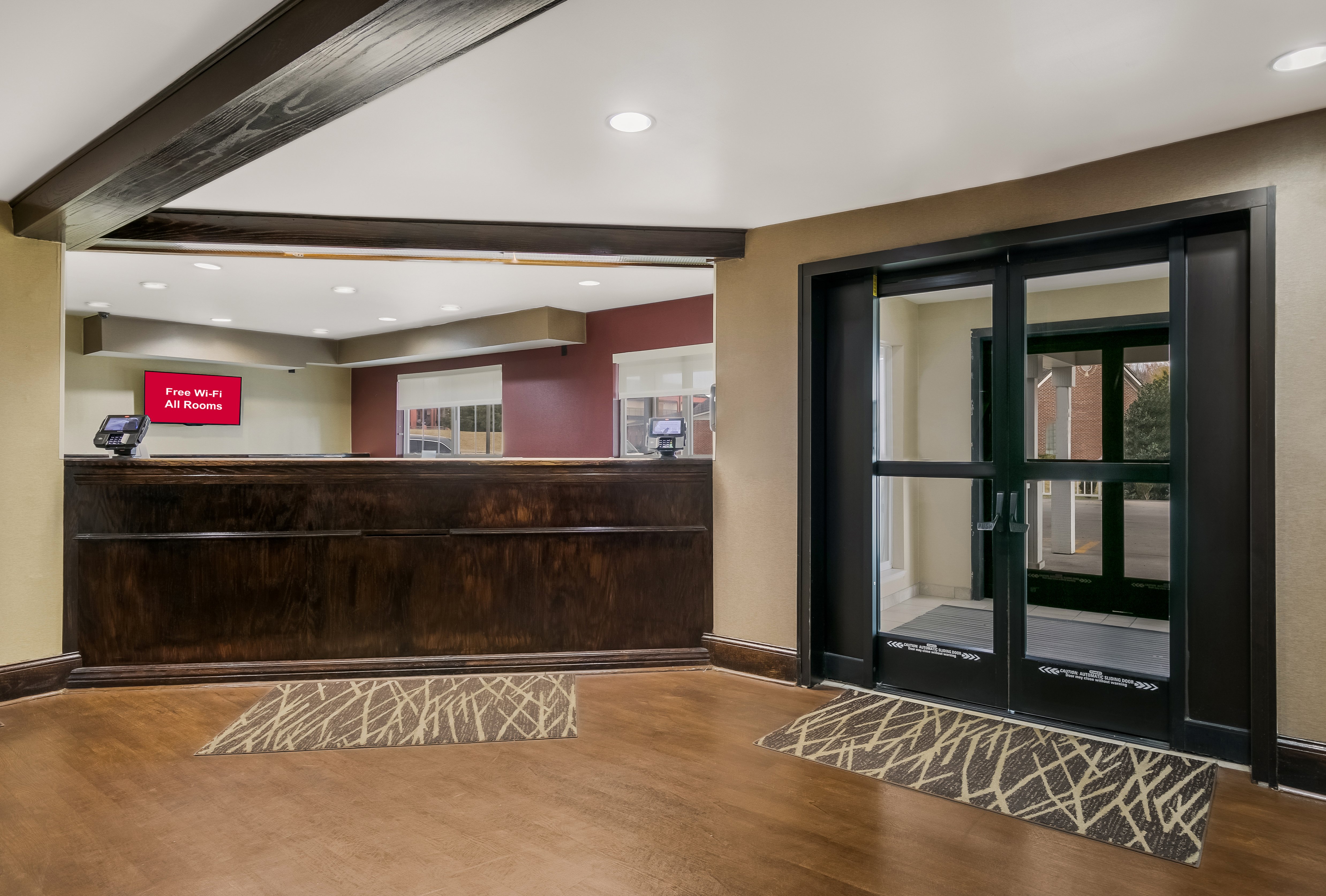 Red Roof Inn and Suites Knoxville East 6/42