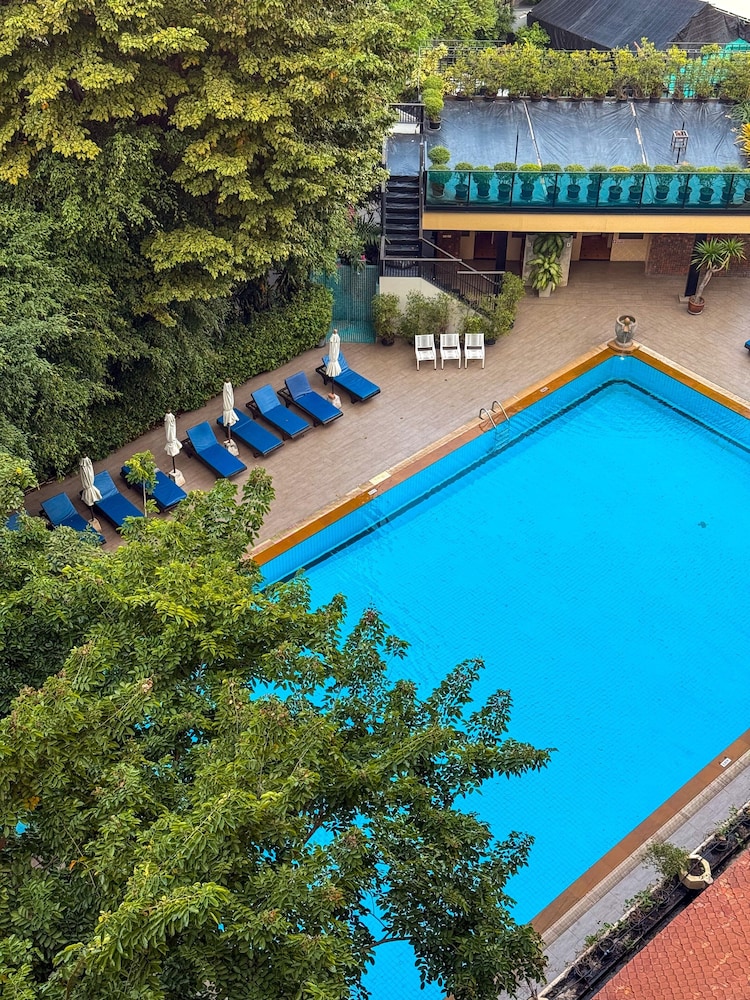 Golden Beach Hotel Pattaya 42/44