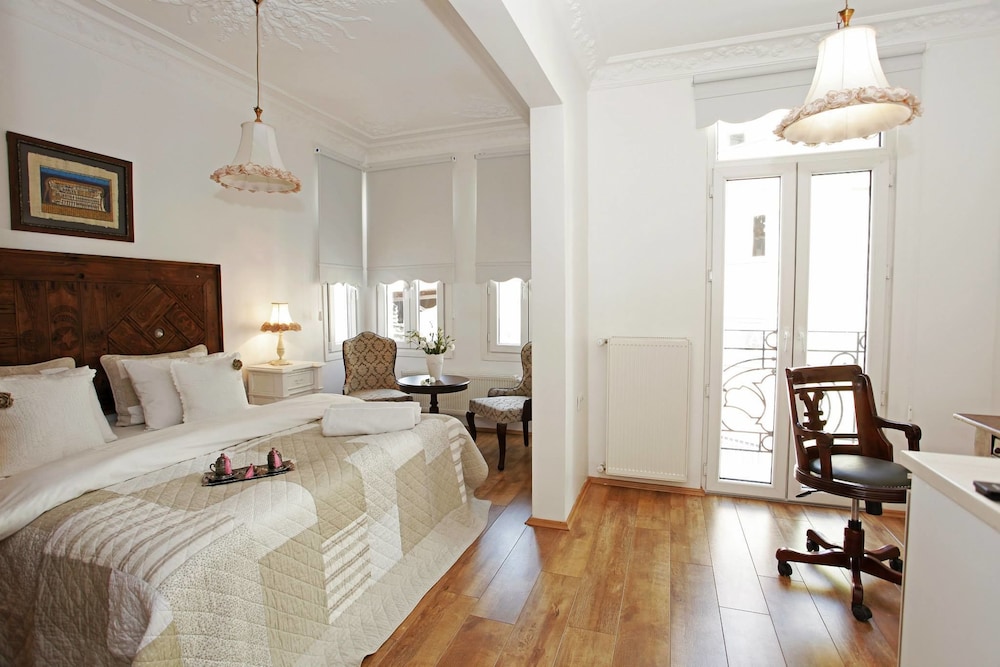 The White Swan Suites Beyoglu 10/74