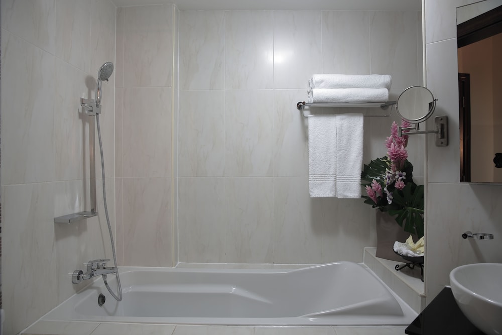 Oak Plaza East Airport Hotel 46/47