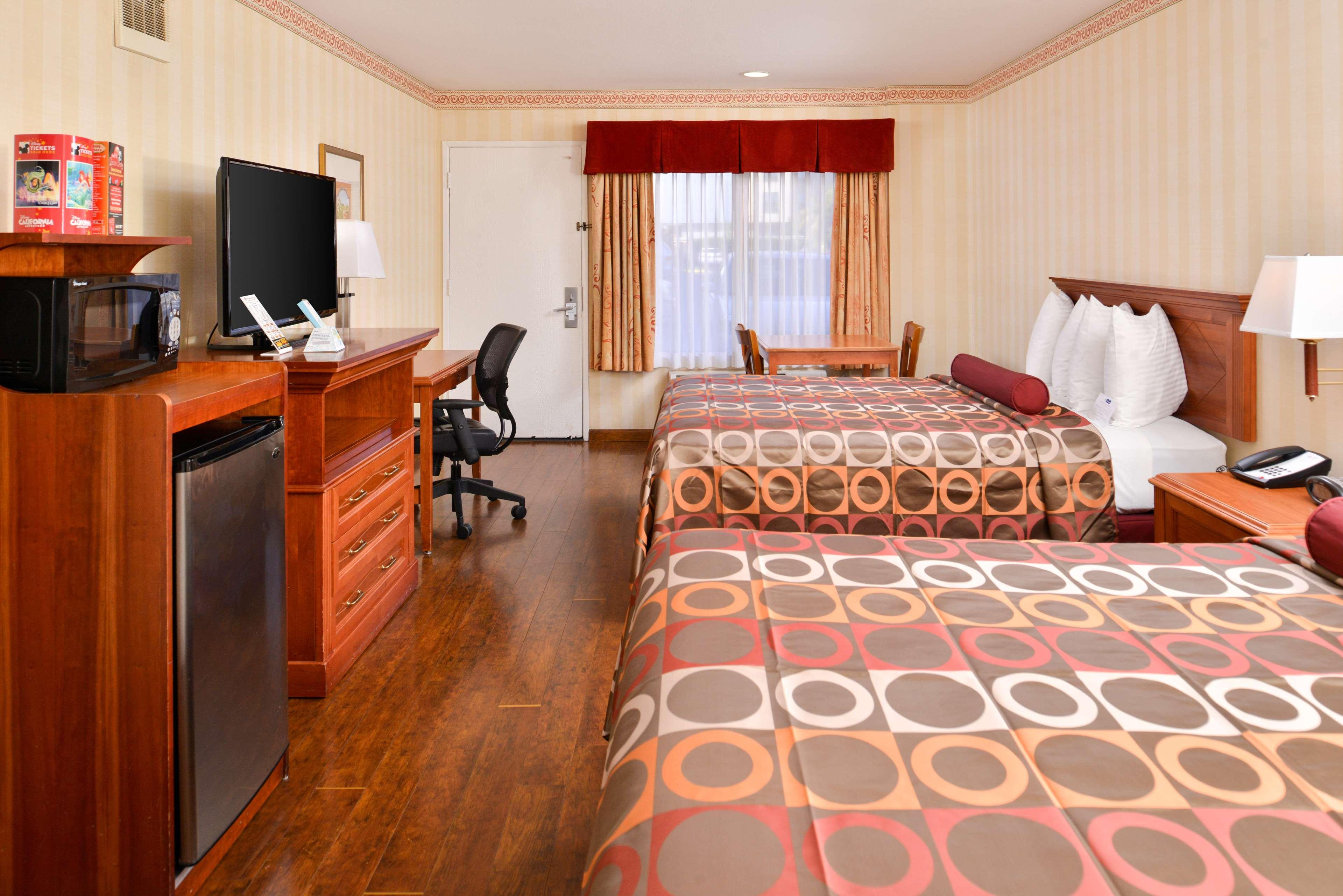 Flat, 2 Queen Beds