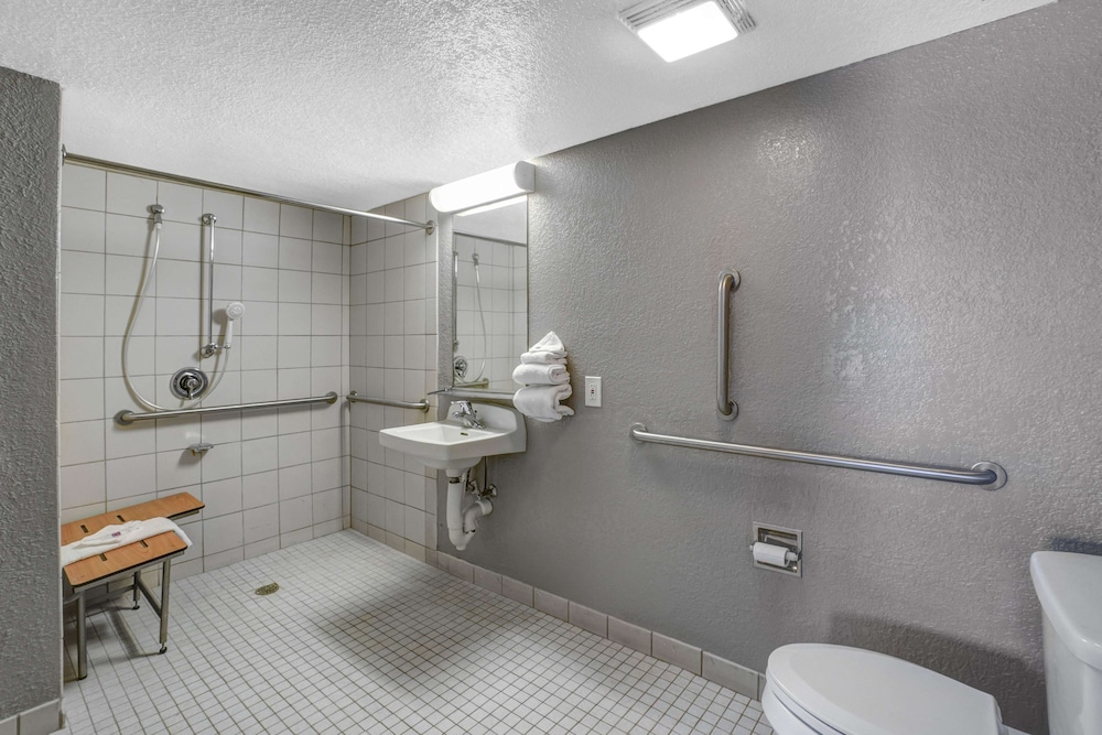 Motel6 Lexington, KY - East I-75 32/42