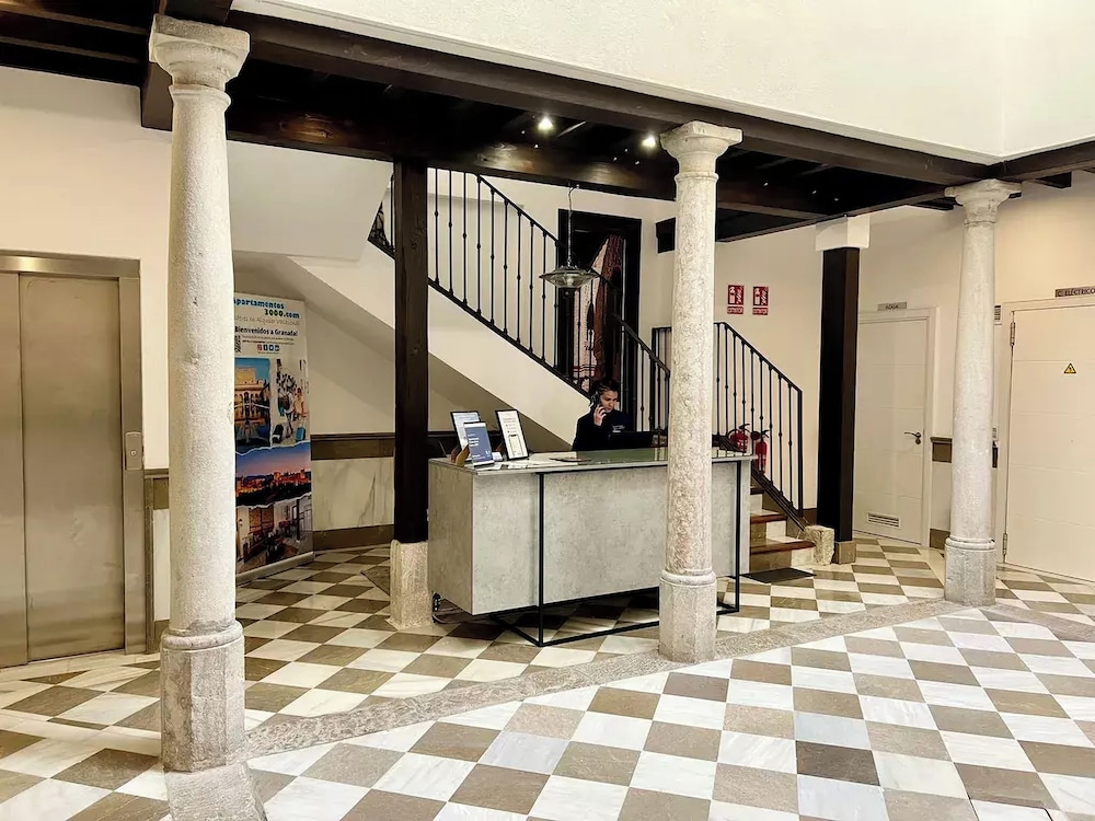 APARTAMENTOS PUERTA ELVIRA SUITES 3000 1/46