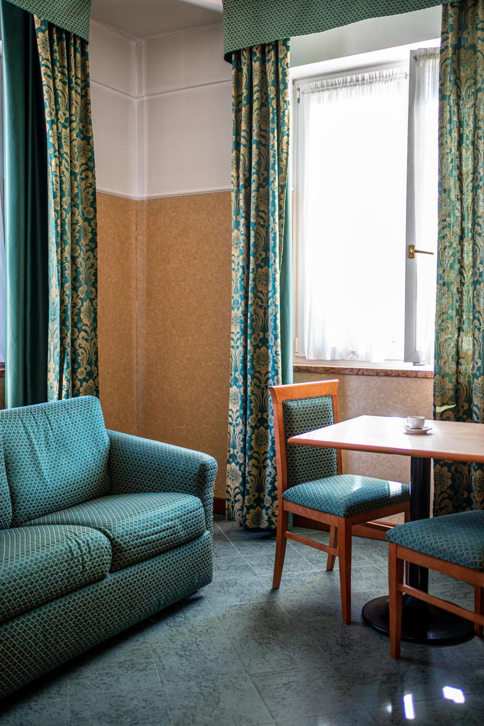 Hotel Mary 28/50