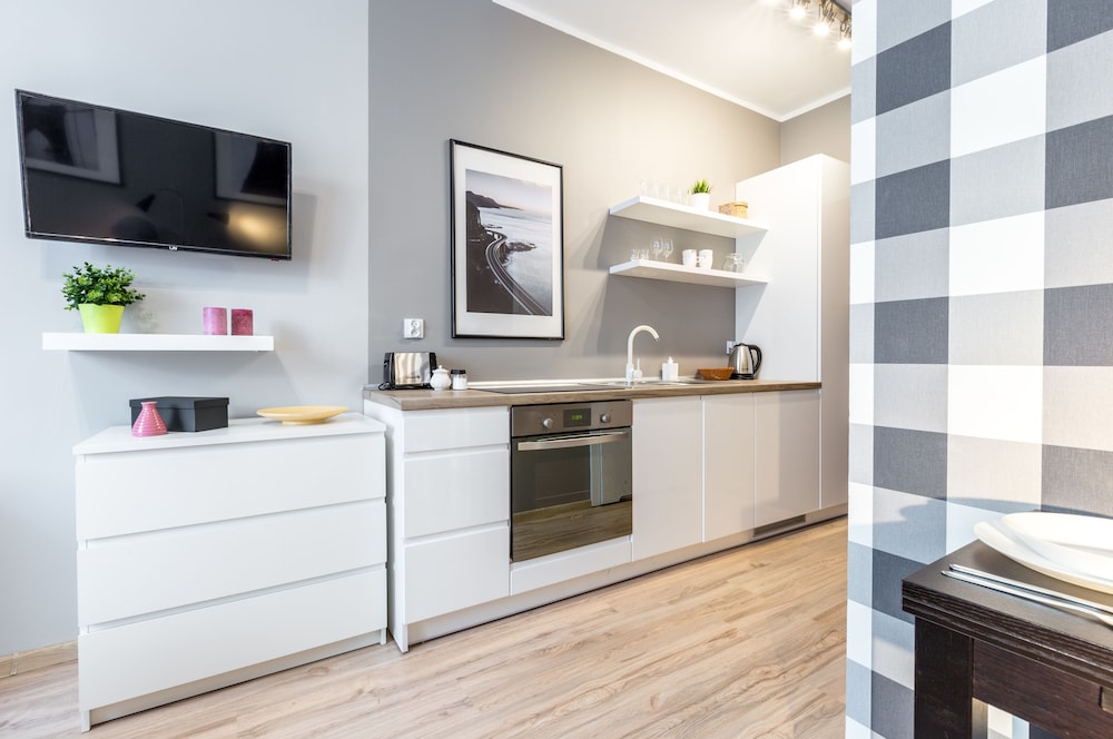 FriendHouse Apartments 6/50