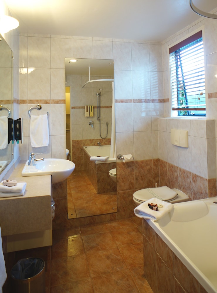 Cornwall Park Motor Inn 39/47