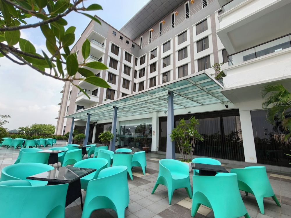 Kings Green Hotel 63/65