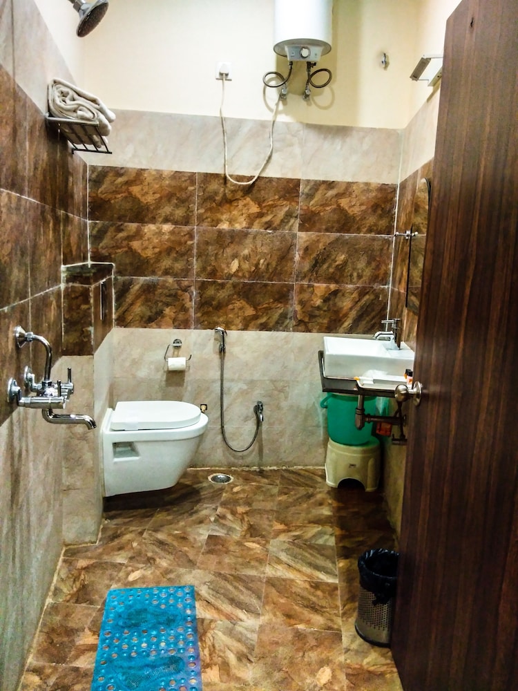 Dwivedi Hotels Sri Omkar Palace 37/37