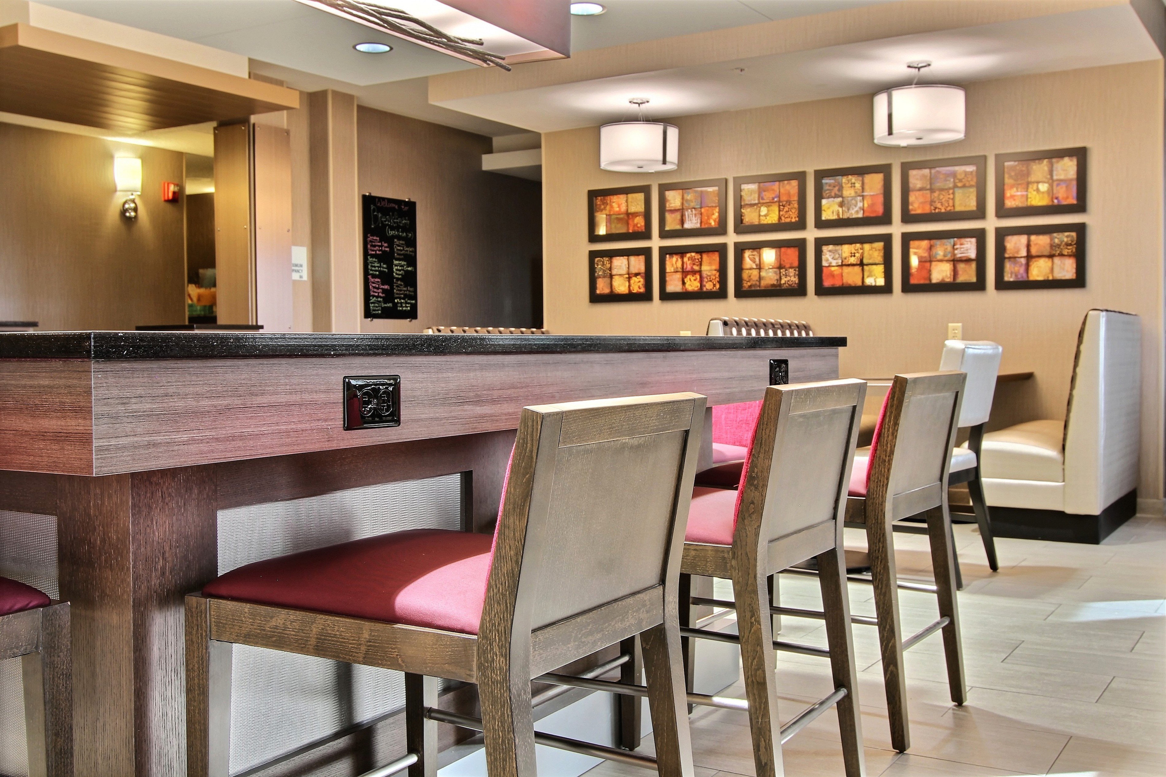 Holiday Inn Express Fargo-West Acres 61/70
