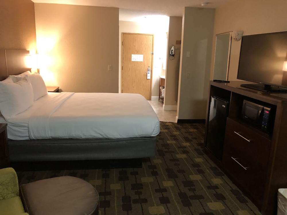 Holiday Inn Express Hotel & Suites Corning 20/45