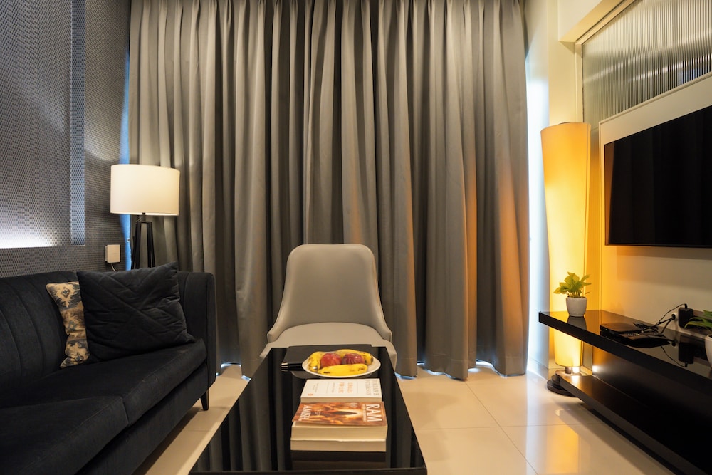 AR Suites Fontana Bay 23/39