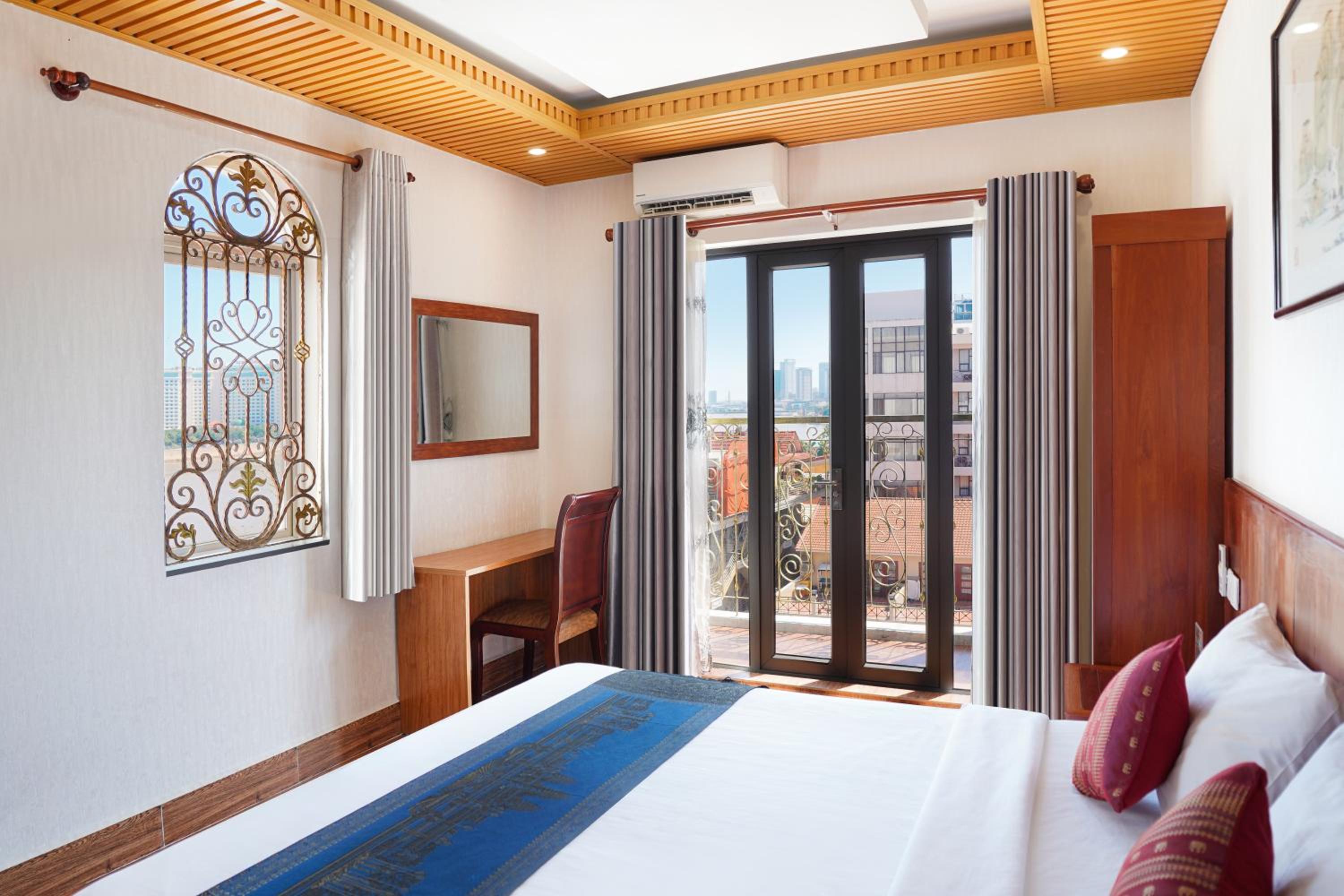 جناح بسرير كينج بإطلالة على النهر، Phuminh Hotel Riverside 3/5