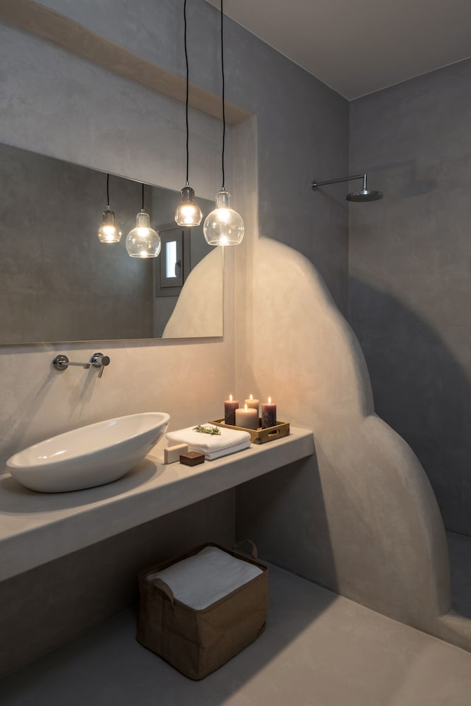 Seven Suites 47/50