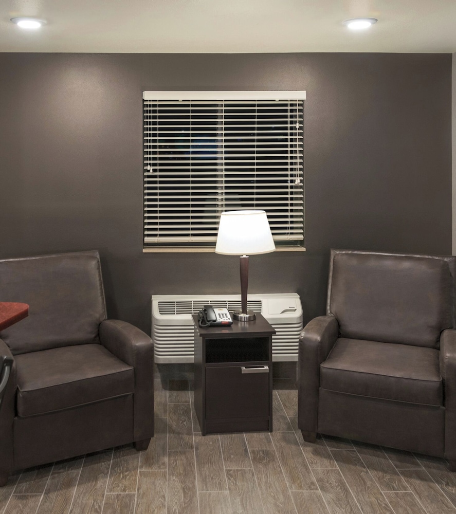 Sonesta Simply Suites Avondale 25/47