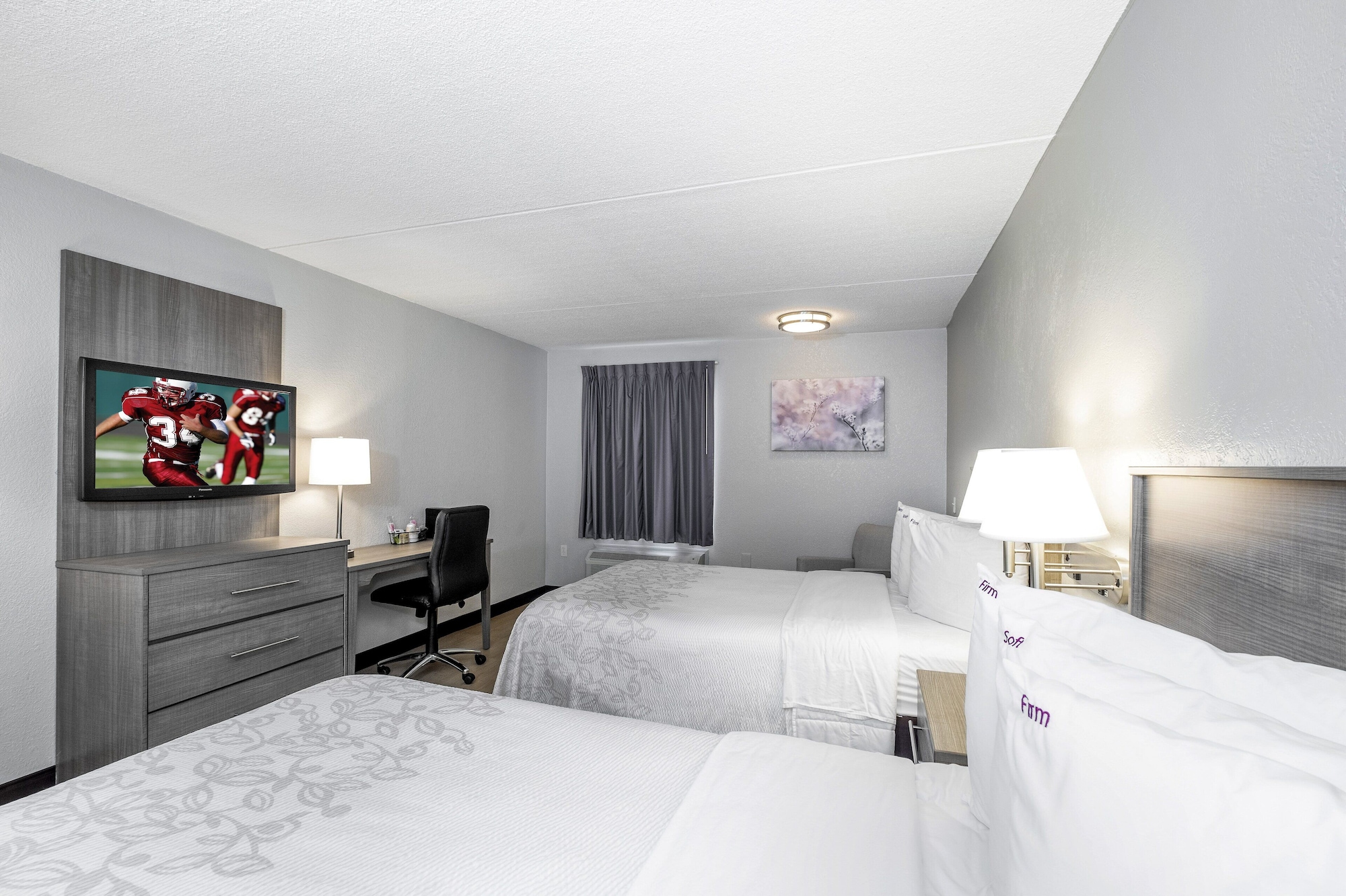Non-Smoking Standard 2 Full Beds، Red Roof PLUS Boston - Mansfield/ Foxboro 10/10
