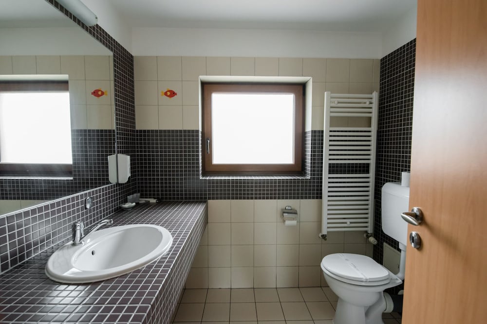 Oxford Inns Suites 42/45
