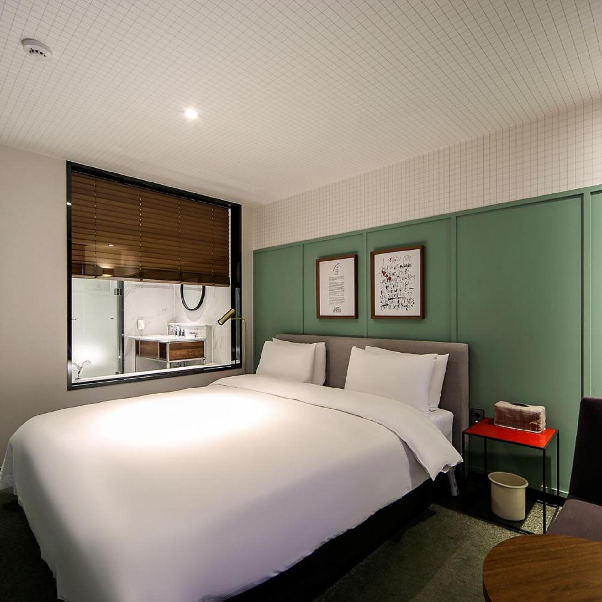Deluxe, Double Bed, Side Sea View