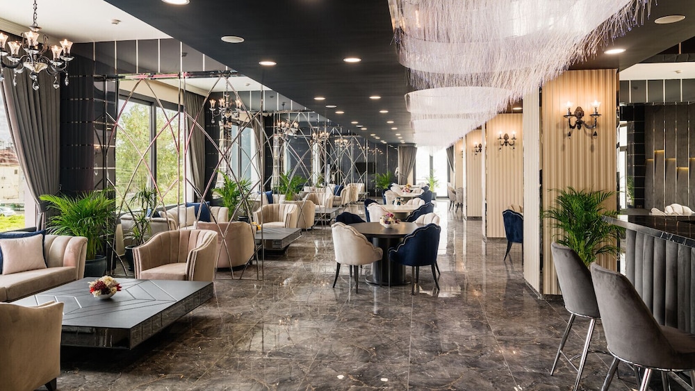 Royal Palace Hotel 35/50