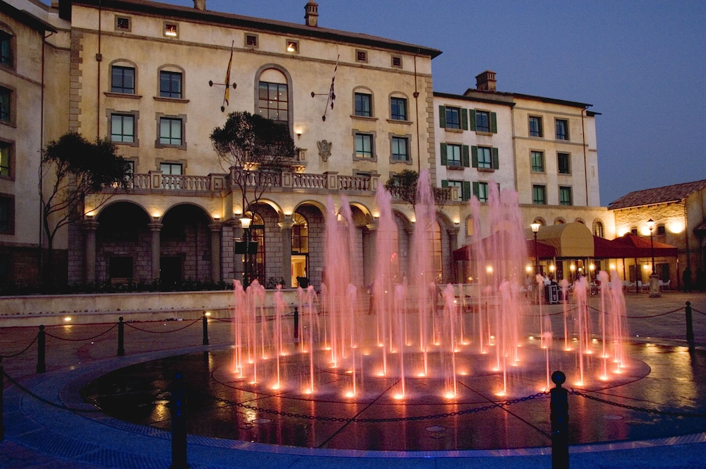 Sunsquare Montecasino 10/66
