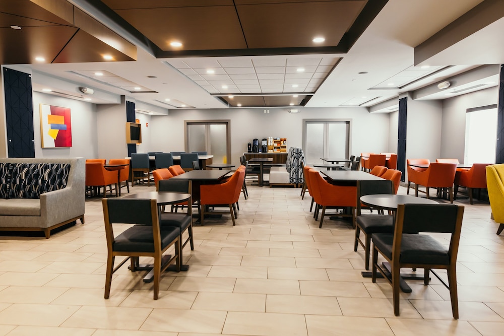 Holiday Inn Express Suites Urbandale Des Moines 46/50
