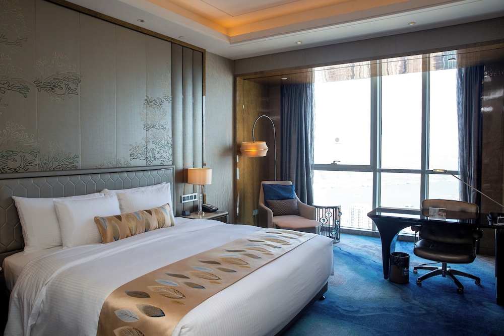 EXECUTIVE, QUEEN BED, CITY VIEW