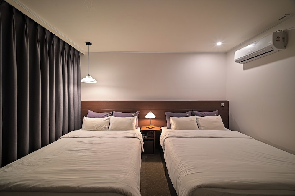 B Cent Hotel 24/58