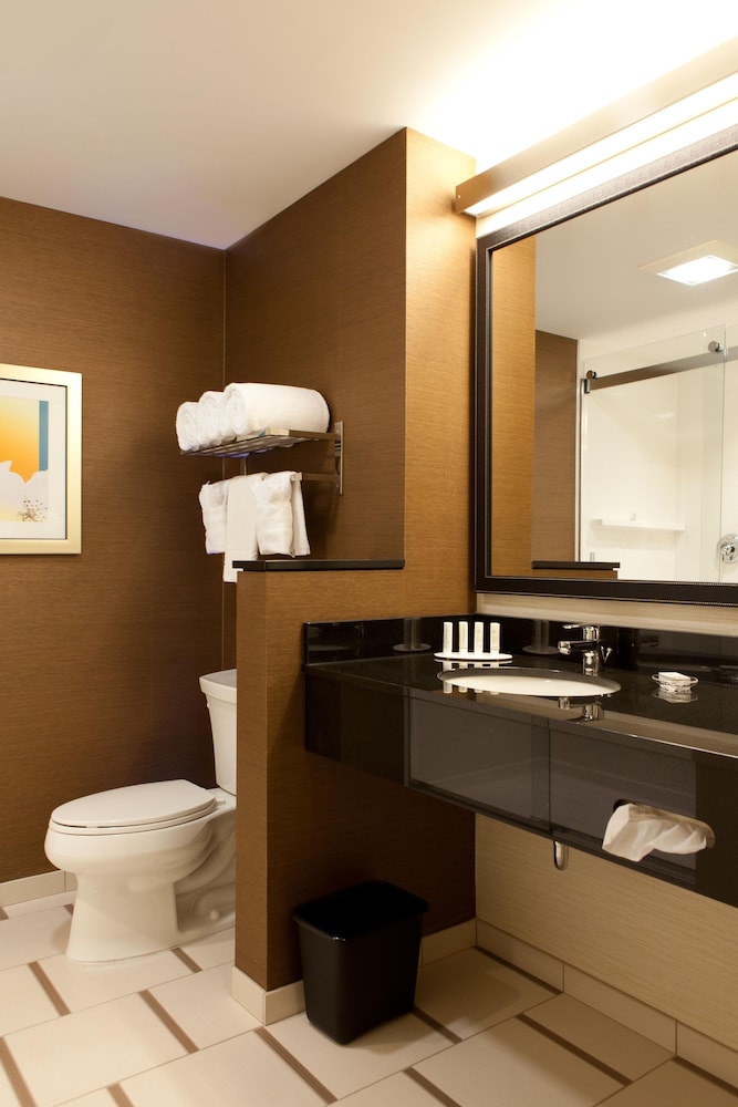Fairfield Inn And Suites By Marriott Lethbridge 12/36