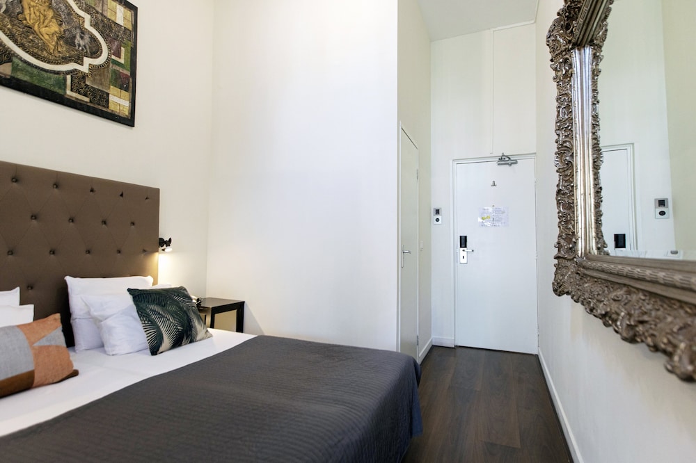 STANDARD, TRIPLE, 3 BEDS, PRIVATE BATHROOM