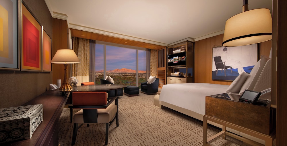 RESORT, KING BED