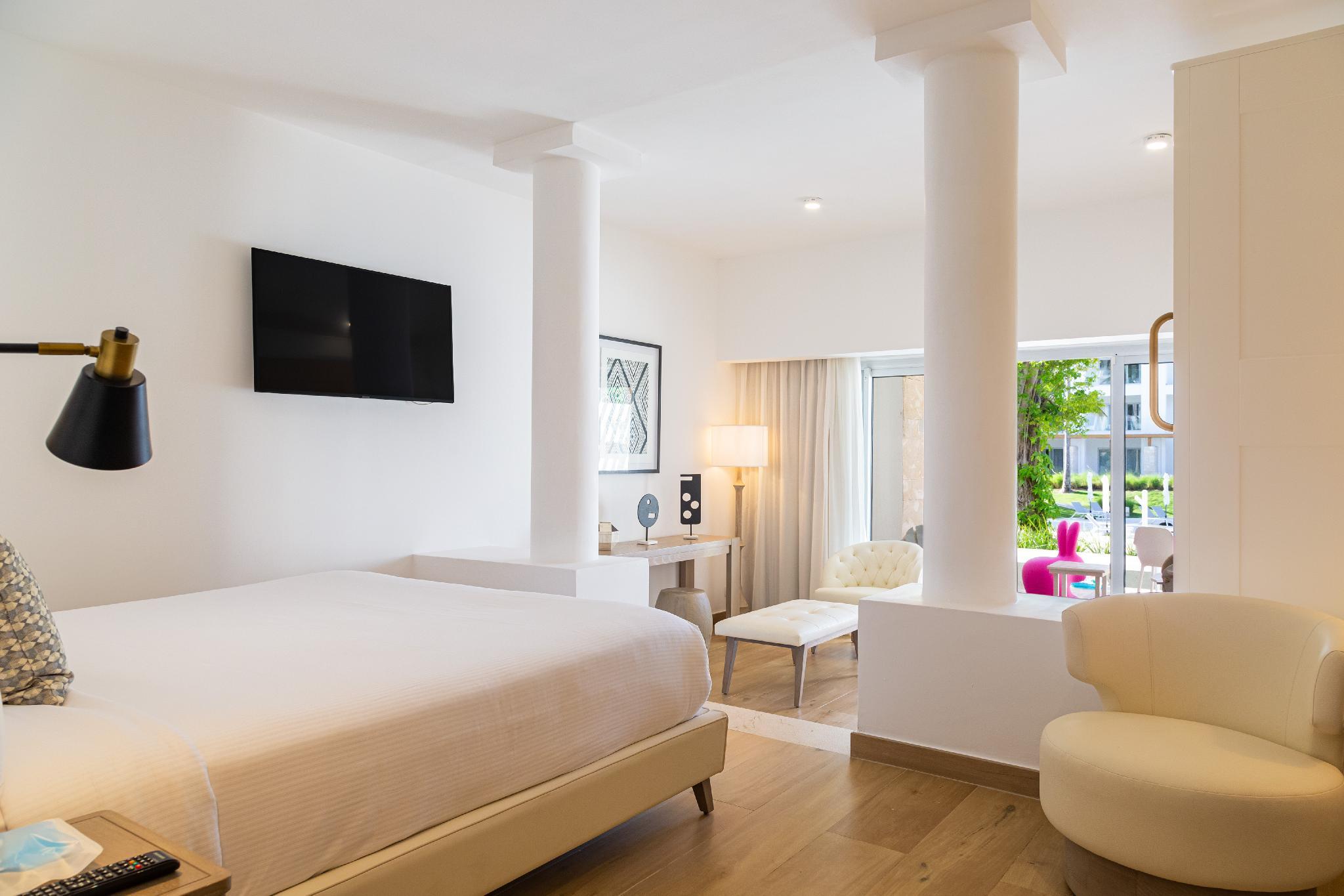 Family, Suite, Pool Floor
