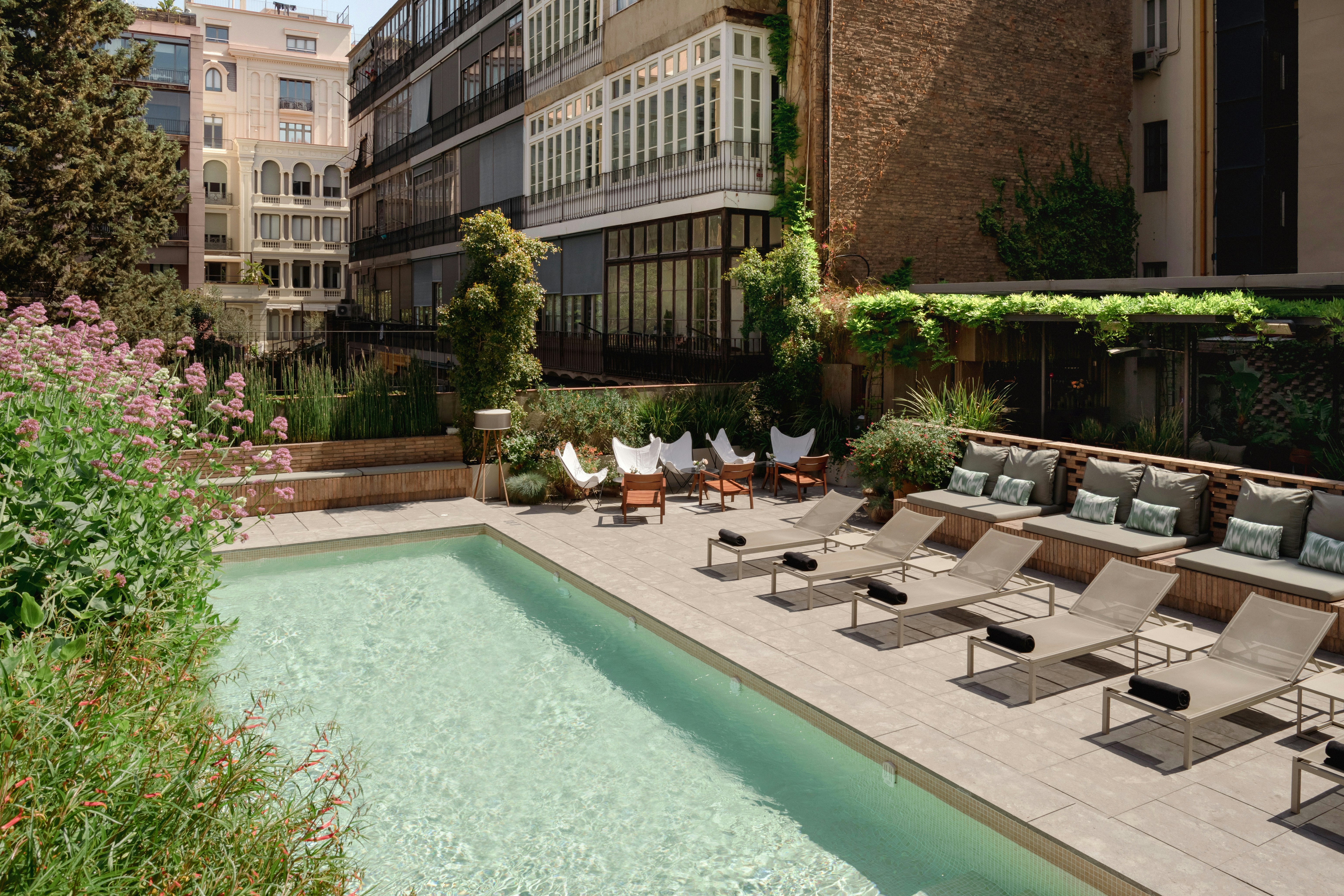 Alexandra Barcelona Hotel Curio Collection By Hilton 82/90