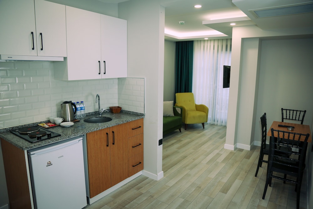 White Golden Suite Hotel 4/40