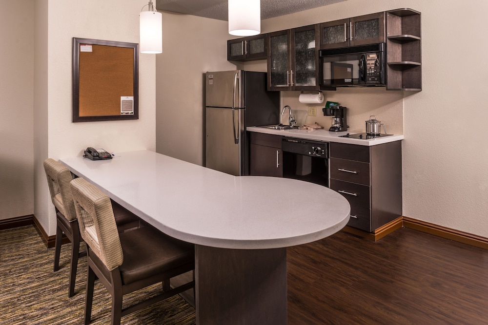 Candlewood Suites Kansas City 39/53