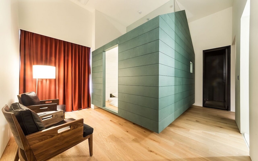 Hotel 498 26/42