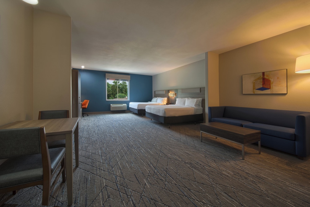 Holiday Inn Express Hotel And Suites Cleveland 36/55