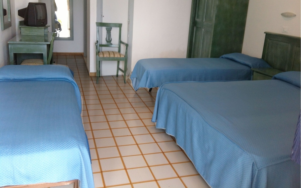 HOTEL CASTIGLIONE 12/74