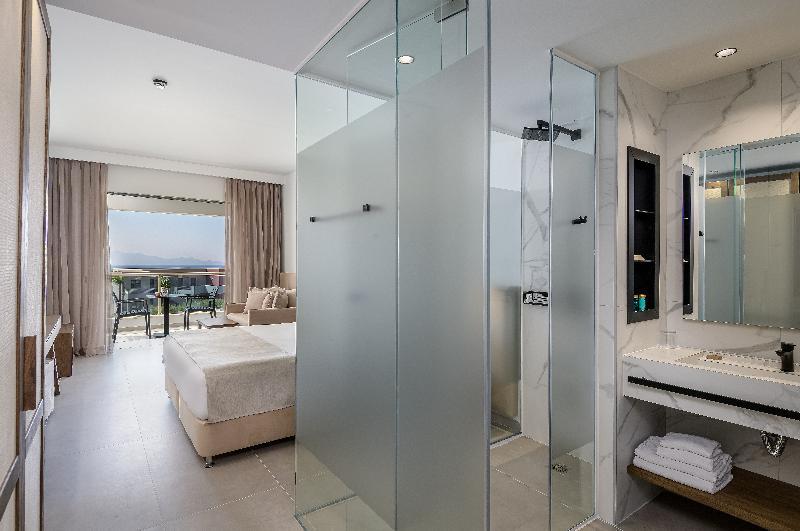 Room, Double or Twin Bed, Lateral Side Sea View