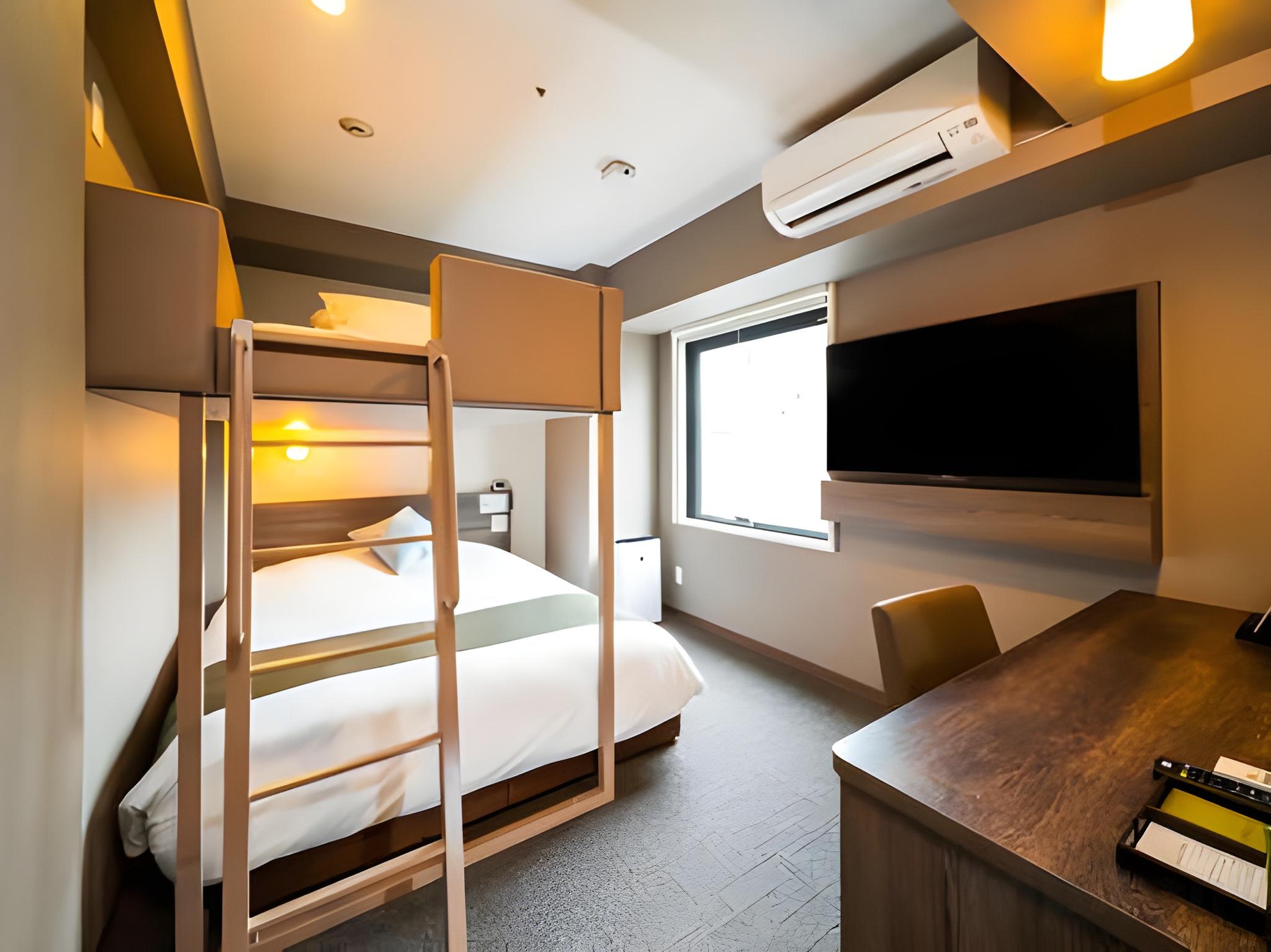 Super, Bunk Bed