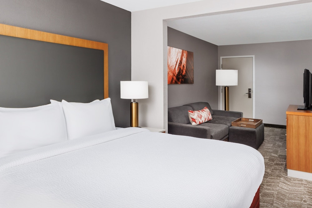 Springhill Suites by Marriott Warwick 7/38