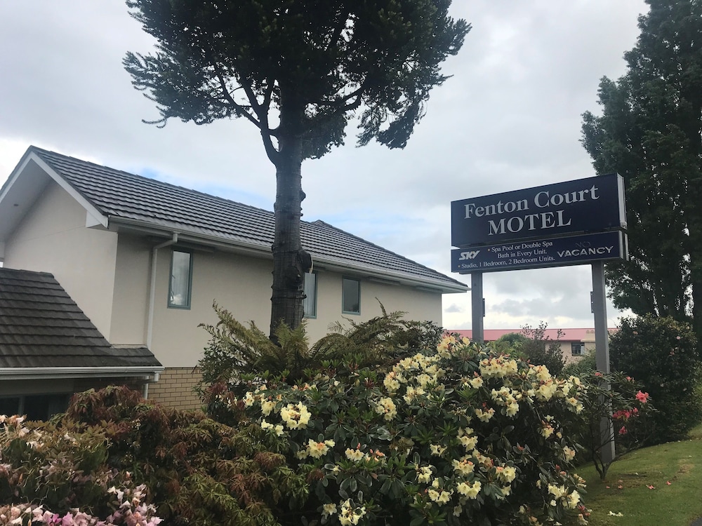 Fenton Court Motel 51/60