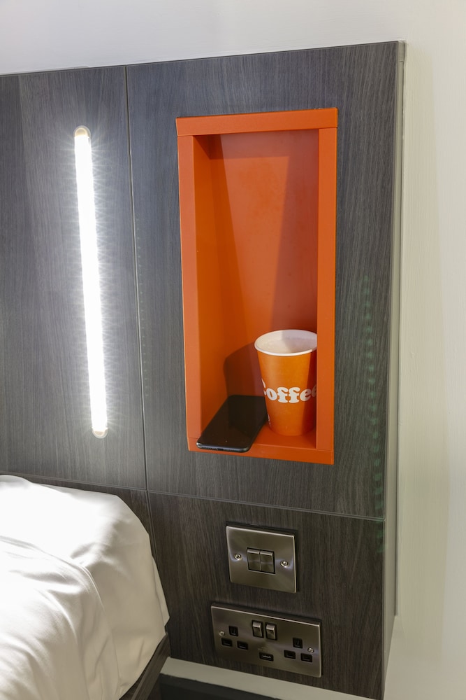 Easyhotel Reading 14/22