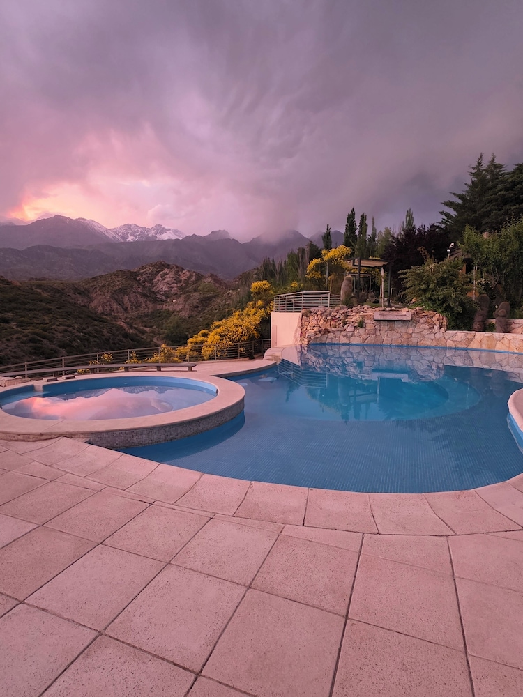 El Carmelo Mountain Lodge 20/50