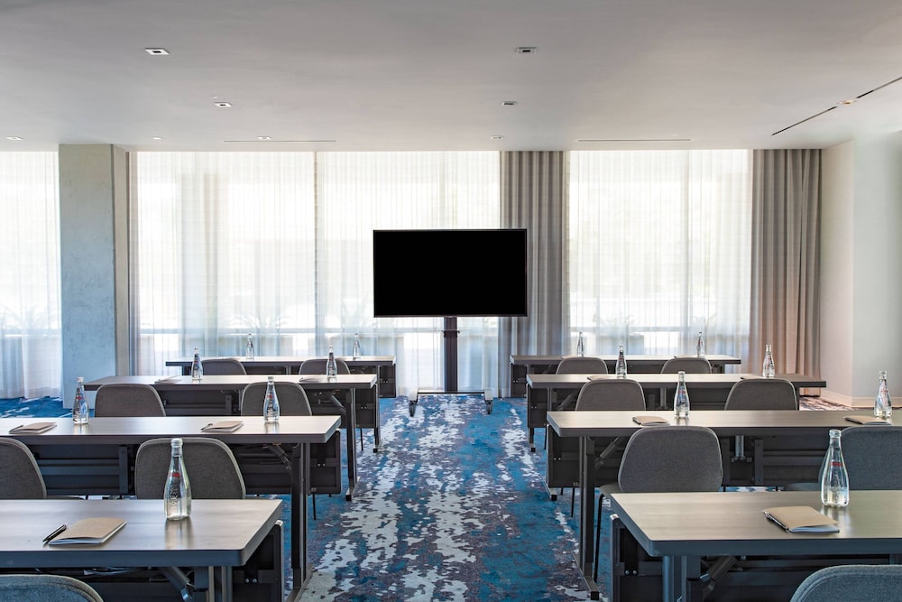 AC Hotel by Marriott Palo Alto 41/43